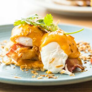 Bacon Eggs Benedict 665529900 scaled wpcf 760x507 e1750335686954