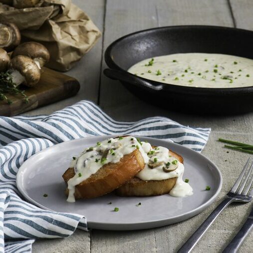 Pork Chops with Creamy White Wine and Mushroom Sauce 760x507 1 e1750342500969