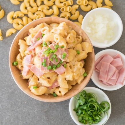 Slow Cooker Mac and Cheese with Ham